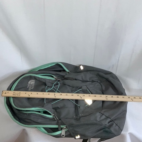 930 The North Face Jester Gray Backpack with laptop compartment - Picture 11 of 16